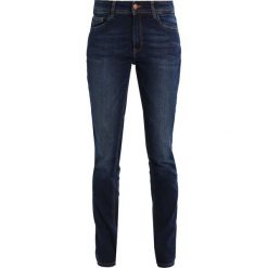 Q/S designed by SLIM LEG Jeansy Straight Leg dark blue denim. Niebieskie boyfriendy damskie Q/S designed by. Za 169,00 zł.
