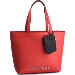 Torebka CALVIN KLEIN - Ck Must Med Shopper K60K605481 809. Czerwone torby damskie na zakupy Calvin Klein, z aplikacjami, ze skóry ekologicznej, klasyczne, zdobione, bez dodatków. W wyprzedaży za 519,00 zł.