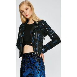 Guess Jeans - Kurtka skórzana Rosemary. Niebieskie kurtki damskie Guess Jeans, s, z aplikacjami, z elastanu, krótkie. W wyprzedaży za 799,90 zł.
