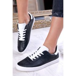 Trampki damskie NERILAS BLACK. Czarne buty sportowe damskie IVET, bez wzorów, sportowe. W wyprzedaży za 79,00 zł.