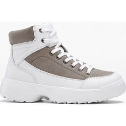 Sneakersy na podeszwie platformie bonprix biało-szary. Białe sneakersy damskie bonprix. Za 79,99 zł.