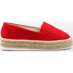 Espadryle na plecionej platformie czerwone (40). Czerwone espadryle damskie Estetino, bez wzorów, z zamszu, bez obcasa, na platformie. Za 79,00 zł.
