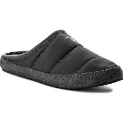Kapcie GANT - Chester 15697003 Asphalt Gray G82. Szare kapcie męskie marki GANT, bez wzorów, z tworzywa sztucznego. W wyprzedaży za 169,00 zł.