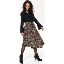 SPÓDNICA W PANTERKĘ W MODNYM FASONIE. Pomarańczowe spódniczki marki Top Secret, na co dzień, na zimę, z motywem zwierzęcym, eleganckie. W wyprzedaży za 69,99 zł.