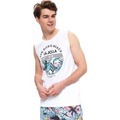 T-shirt bez rękawów z nadrukiem. Białe t-shirty męskie Top Secret, na zimę, m, z nadrukiem, z bawełny, bez kołnierzyka. W wyprzedaży za 19,99 zł.