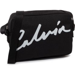 Torebka CALVIN KLEIN JEANS - Ckj Sport Essentials Camera Bag K60K606593 BDS. Czarne listonoszki damskie Calvin Klein Jeans, bez wzorów, z jeansu, sportowe, bez dodatków. W wyprzedaży za 209,00 zł.