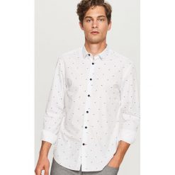 Koszula z mikroprintem regular fit - Biały. Białe koszule męskie Reserved, s, bez wzorów, bez kołnierzyka, bez rękawów. Za 89,99 zł.