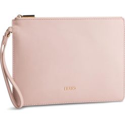 Torebka LIU JO - Envelop W/Handle N19183 E0040 Pearl Blush 41309. Różowe torebki klasyczne damskie marki Liu Jo, bez wzorów, ze skóry ekologicznej, eleganckie, bez dodatków. Za 259,00 zł.
