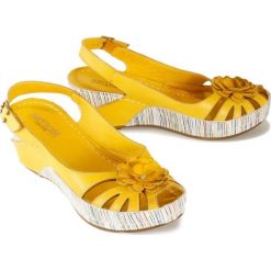 ARTIKER RELAKS 46C0502 yellow, sandały damskie. Żółte koturny damskie Artiker Relaks, bez wzorów, ze skóry, bez obcasa, na koturnie, bez zapięcia. Za 209,90 zł.