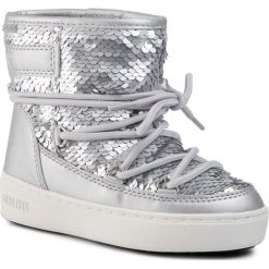 Śniegowce MOON BOOT - Mb Pulse Mid Jrgirl Disco Plus 34061500001 M Silver. Szare śniegowce dziewczęce Moon Boot, bez zapięcia. W wyprzedaży za 349,00 zł.