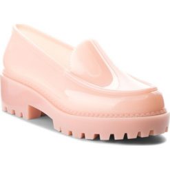 Półbuty MELISSA - Panapana Ad 31990 Light Pink 01822. Różowe półbuty damskie Melissa, bez wzorów, z tworzywa sztucznego, bez obcasa, na obcasie, bez zapięcia. W wyprzedaży za 279,00 zł.