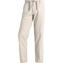 INDICODE JEANS VENEDIG Spodnie materiałowe fog. Brązowe jeansy męskie marki INDICODE JEANS. Za 169,00 zł.