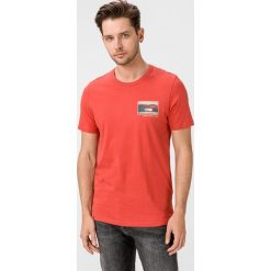 Jack & Jones Roberto Koszulka Czerwony. Czerwone podkoszulki męskie Jack & Jones, m, z nadrukiem, z bawełny, bez kołnierzyka, z krótkim rękawem, krótkie. Za 56,95 zł.