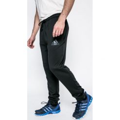 Adidas Performance - Spodnie. Czarne spodnie męskie marki adidas Performance, na co dzień, s, bez wzorów, z elastanu, sportowe. W wyprzedaży za 199,90 zł.