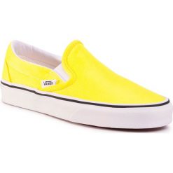 Tenisówki VANS - Classic Slip-On VN0A4U38WT71 (Neon) Lemon Tonic/Tr Wht. Żółte półbuty damskie Vans, bez wzorów, z materiału, bez obcasa, bez zapięcia. W wyprzedaży za 209,00 zł.