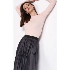 Jasnoróżowy Sweter Second-Class. Szare swetry klasyczne damskie Born2be, l, z dekoltem w łódkę. Za 49,99 zł.