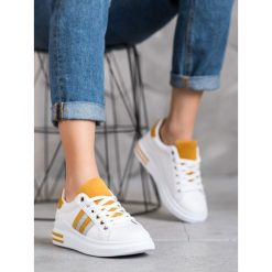 Sportowe buty na platformie. Buty sportowe damskie SHELOVET, bez wzorów, ze skóry ekologicznej, sportowe. Za 89,00 zł.