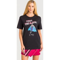T-SHIRT Armani Exchange. Czarne t-shirty damskie Armani Exchange, s, z nadrukiem, z bawełny, z okrągłym kołnierzem. Za 125,40 zł.