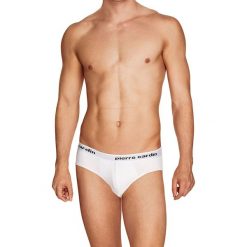 Slipy w kolorze białym. Białe slipy męskie Pierre Cardin, m, z nadrukiem. W wyprzedaży za 29,95 zł.
