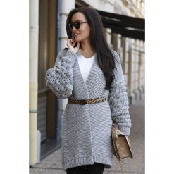 Kardigan ZOGA GREY. Szare bluzy damskie Kardigan ZOGA GREY, uniwersalny, bez wzorów, z dzianiny, bez rękawów, bez kaptura. W wyprzedaży za 99,00 zł.