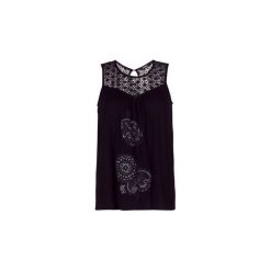 Topy na ramiączkach / T-shirty bez rękawów Desigual PROASA. Czarne bluzki damskie marki Desigual, s, bez wzorów, bez kołnierzyka, bez rękawów. Za 175,20 zł.