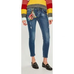 Answear - Jeansy. Niebieskie jeansy damskie marki ANSWEAR, s, bez wzorów, z elastanu. W wyprzedaży za 119,90 zł.