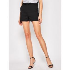 Szorty materiałowe Red Valentino TR0RFD20. Czarne szorty damskie Red Valentino, bez wzorów, z elastanu. W wyprzedaży za 589,00 zł.