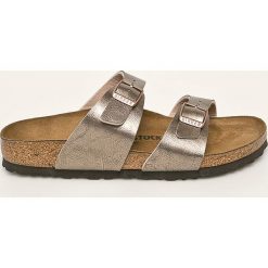 Birkenstock - Klapki Sydney. Pomarańczowe klapki damskie Birkenstock, bez wzorów, z gumy, bez obcasa, na obcasie. W wyprzedaży za 249,90 zł.