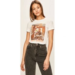 Only - T-shirt. Białe bluzki damskie ONLY, s, z nadrukiem, z bawełny, z okrągłym kołnierzem. W wyprzedaży za 49,90 zł.
