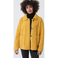 Żółta Kurtka Goldeneco. Żółte kurtki damskie Born2be, xl, bez wzorów, długie, bez kaptura. Za 209,99 zł.