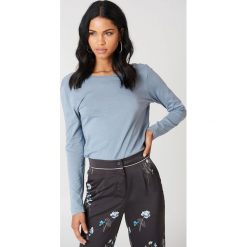 NA-KD Basic Top z długim rękawem i odkrytymi plecami - Blue. Niebieskie topy damskie marki NA-KD Basic, bez wzorów, z bawełny, z okrągłym kołnierzem. W wyprzedaży za 36,47 zł.