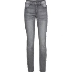 Dżinsy ze stretchem i perełkami bonprix szary denim "used". Szare jeansy damskie bonprix, z jeansu. Za 129,99 zł.