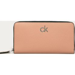 Calvin Klein - Portfel. Czarne portfele damskie Calvin Klein, bez wzorów, ze skóry ekologicznej. Za 299,90 zł.