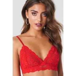 NA-KD Lingerie Biustonosz koronkowy Floral - Red. Czerwone biustonosze bardotka NA-KD Lingerie, z haftami, z koronki. Za 72,95 zł.