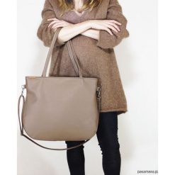 Pacco bag torebka ciemnobeżowa na zamek vegan. Brązowe torebki klasyczne damskie Pakamera, w paski, na ramię, bez dodatków. Za 170,00 zł.