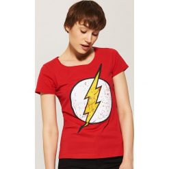 T-shirt z nadrukiem - Czerwony. Czerwone t-shirty damskie House, s, z nadrukiem, bez kołnierzyka. Za 19,99 zł.