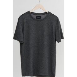 T-shirt z melanżowej dzianiny - Czarny. Czarne t-shirty męskie Reserved, xl, bez wzorów, z dzianiny, bez kołnierzyka. W wyprzedaży za 25,99 zł.