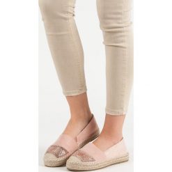 ZAMSZOWE ESPADRYLE Z KRYSZTAŁKAMI. Szare baleriny damskie SMALL SWAN, bez wzorów, z zamszu, bez obcasa. Za 89,90 zł.