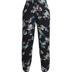 Cream MARGOT LONG PANTS Spodnie materiałowe jet black. Czarne spodnie męskie marki Cream, m, bez wzorów, z wiskozy. Za 379,00 zł.