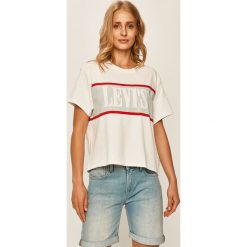 Levi's - T-shirt. Czerwone bluzki damskie Levi's®, s, z aplikacjami, z bawełny, casualowe, z okrągłym kołnierzem, z krótkim rękawem. W wyprzedaży za 69,90 zł.