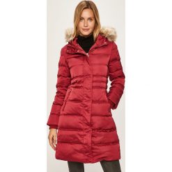 Calvin Klein Jeans - Kurtka puchowa. Czerwone kurtki damskie Calvin Klein Jeans, s, bez wzorów, z elastanu, długie. W wyprzedaży za 679,90 zł.