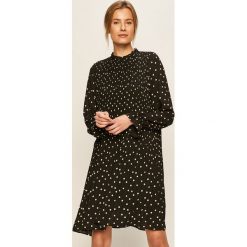 Vero Moda - Sukienka. Różowe sukienki damskie Vero Moda, na co dzień, s, w grochy, z poliesteru, casualowe, ze stójką, z długim rękawem, długie, mini, proste. Za 239,90 zł.