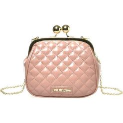 Love Moschino kopertówka damska JC4250-PP08-KA0-601 różowa. Różowe kopertówki damskie Love Moschino, bez wzorów, eleganckie, pikowane, bez dodatków. Za 609,00 zł.