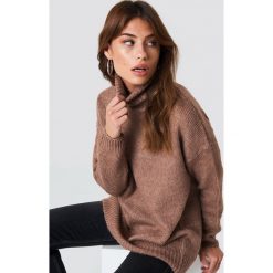 NA-KD Sweter oversize z golfem - Beige. Brązowe golfy damskie marki NA-KD, z dzianiny. Za 202,95 zł.