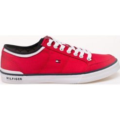 Tommy Hilfiger - Tenisówki. Czerwone trampki męskie TOMMY HILFIGER, bez wzorów, z materiału, na sznurówki. W wyprzedaży za 159,90 zł.