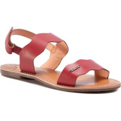 Sandały PEPE JEANS - Mandy Waves PGS90147 Red 255. Czerwone klapki damskie Pepe Jeans, z jeansu, bez zapięcia. Za 239,00 zł.