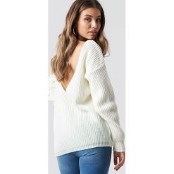 Glamorous Sweter z odkrytymi plecami - White. Białe swetry damskie marki Glamorous, bez wzorów, z dzianiny, z długim rękawem, długie, bez kaptura. Za 121,95 zł.