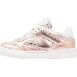 Jochie & Freaks Tenisówki i Trampki rose gold. Czerwone buty dziewczęce sportowe marki Jochie & Freaks, z materiału. W wyprzedaży za 356,15 zł.