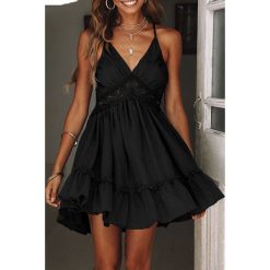 Sukienka DELILA BLACK. Czarne sukienki damskie Sukienka DELILA BLACK, s, bez wzorów, bez kołnierzyka, bez rękawów. W wyprzedaży za 79,00 zł.