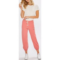 Femi Stories - Spodnie RUMBA. Różowe spodnie sportowe damskie marki Femi Stories, s, z elastanu. W wyprzedaży za 159,90 zł.